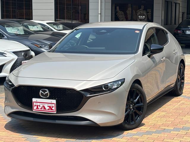 中古車 MAZDA3ファストバック