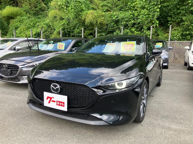 中古車 MAZDA3ファストバック