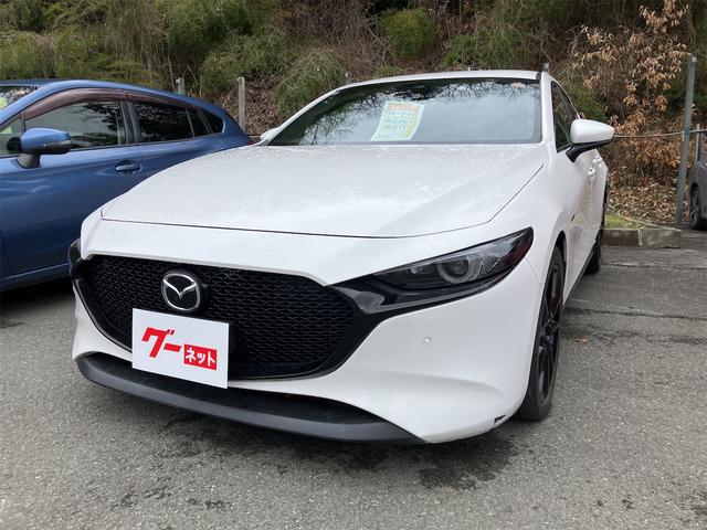 中古車 MAZDA3ファストバック