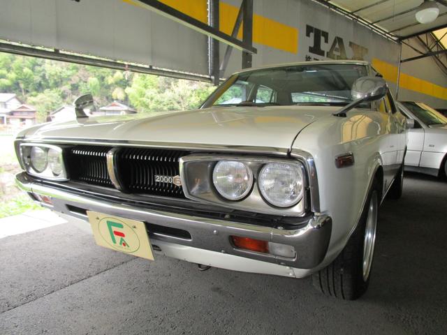 中古車 ローレル