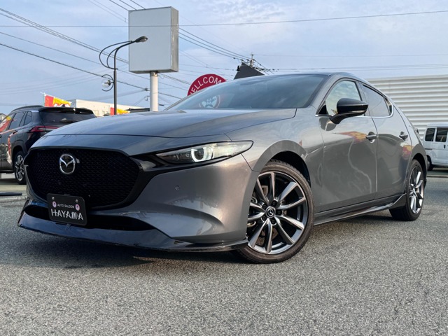 中古車 MAZDA3ファストバック