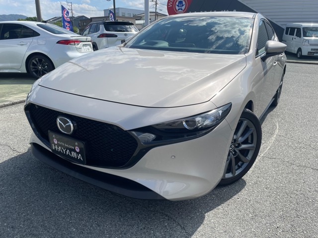 中古車 MAZDA3ファストバック
